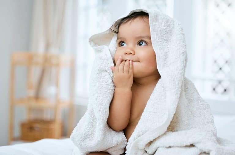 1-comparatif-spray-nasal-vs-serum-physiologique-pour-le-nettoyage-nasal-de-bebe