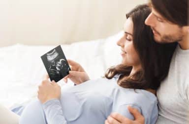 1-reveler-le-sexe-du-bebe-un-moment-plus-charge-quil-ny-parait
