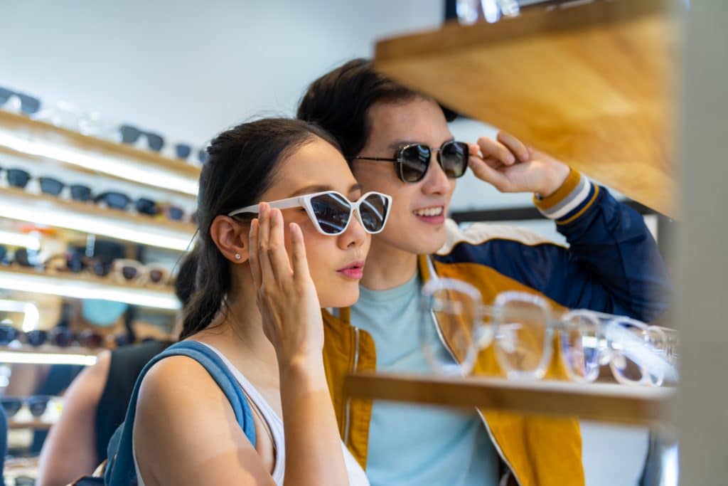 1-comment-choisir-des-lunettes-de-soleil-adaptees-a-toute-la-famille