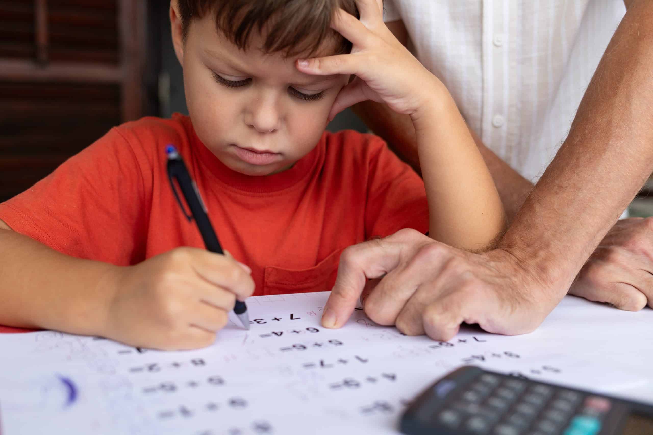 quand-les-devoirs-deviennent-un-affrontement-sortir-du-cercle-conflit-stress