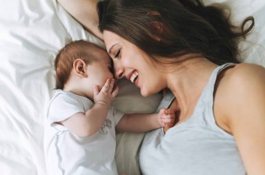 maman avec bébé prévention bronchiolite santé nourrisson